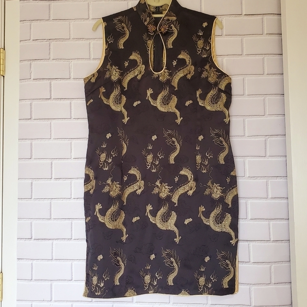 ORIENTAL dragon dress. Size L. Used.